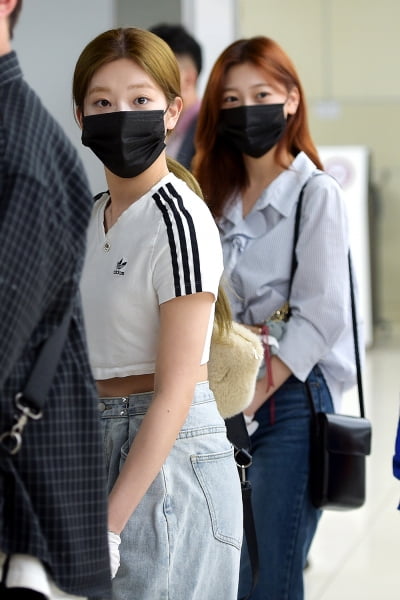 [TEN 포토] 이달의소녀 김립X최리 '공항에서 만난 예쁜애들'