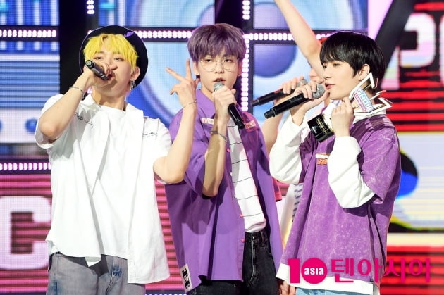 [TEN 포토] TXT 연준X수빈X범규 '1위에 들썩들썩'