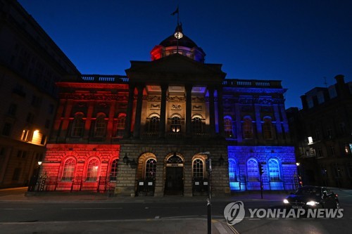 코로나19가 삼킨 유럽 전승기념일…조용하고 차분한 추모로 대체