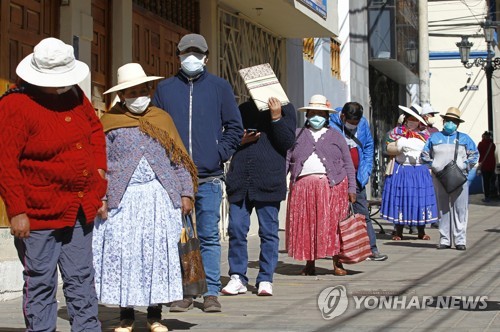 '전국민 격리'에도 코로나19 안 잡히는 페루…확진자 10만명