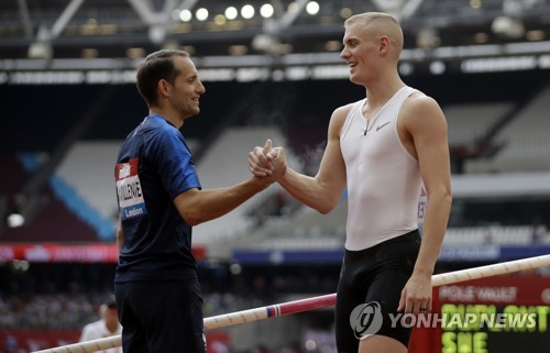 남자장대높이뛰기 현역 최고 3명의 '마당 챔피언십'