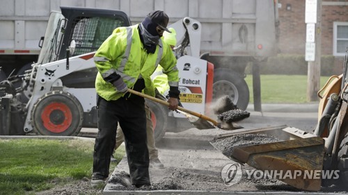 미 1분기 노동생산성 2.5% 감소…코로나19 충격 반영