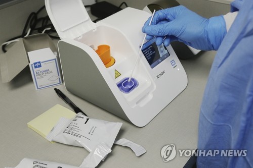 FDA, "오류 48%" 논란 백악관 코로나 검사키트 조사한다