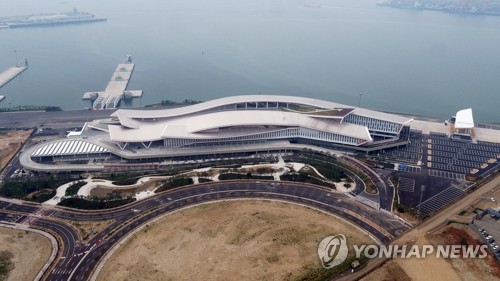 인천항 신국제여객터미널 '여객 없는 개장' 현실로