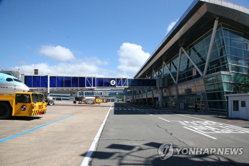 "울릉공항 국제선 활성화…활주로 연장 가능성 검토"