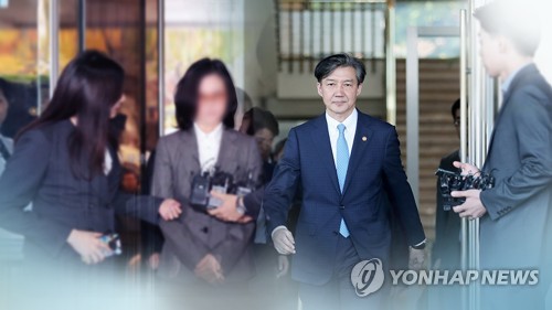'피고인 조국' 첫 법정출석…정경심 구속연장 여부도 금주 결정