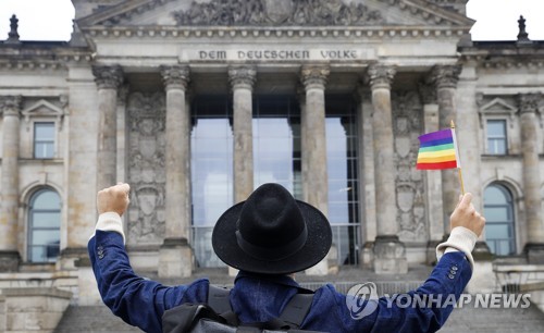 독일 의회, 18세 이하 '동성애 치료' 금지 법안 가결