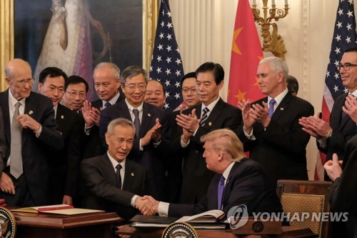 `무역전쟁 재개' 우려 속 미중 통화…미 "합의 이행 기대"(종합)