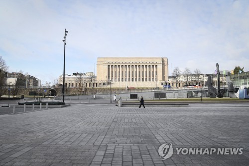 "핀란드 기본소득 실험, 행복감 높였지만 취업장려 효과는 적어"