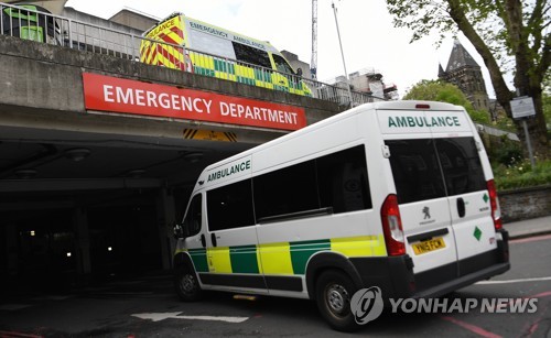 영국 코로나19 사망자수 이탈리아 근접