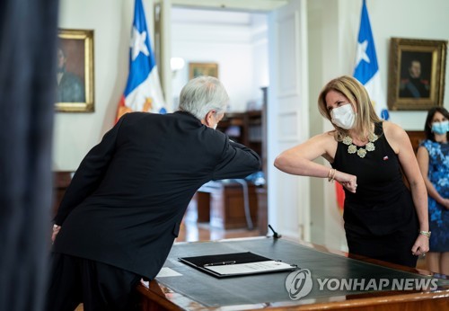 칠레서 독재자 피노체트 종손녀 여성장관 임명 놓고 '시끌'