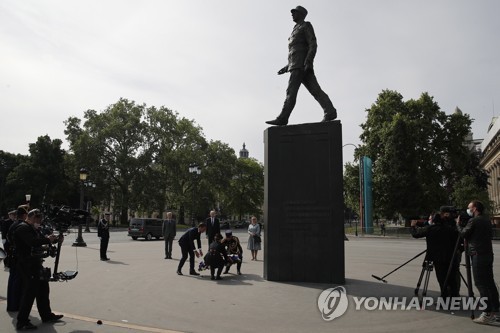 프랑스, 코로나19로 조용한 승전 75주년 기념식