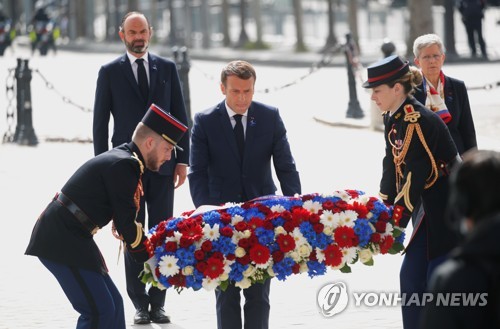 코로나19가 삼킨 유럽 전승기념일…조용하고 차분한 추모로 대체