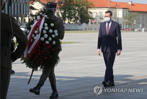 코로나19가 삼킨 유럽 전승기념일…조용하고 차분한 추모로 대체