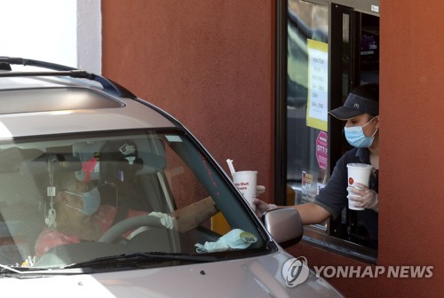 맥도날드 코로나 운영재개 매뉴얼 배포…"30분마다 화장실 청소"