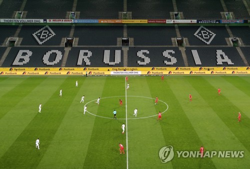 FIFA 산하기관 토론회 "코로나19로 최소 100개 축구팀 파산"