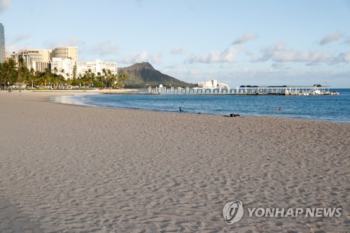 2주격리 지침 어기고 와이키키서 '찰칵'…뉴욕서 온 관광객 체포