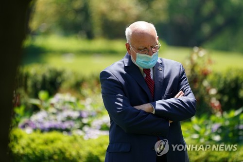 백악관-CDC 갈등 점입가경 속 "'좌불안석' CDC국장 거취 위태"