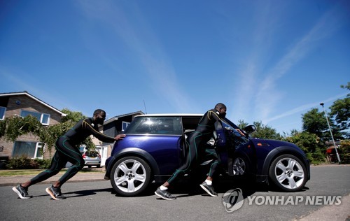 자메이카 봅슬레이팀 무한도전은 계속…도로에서 차 밀며 훈련