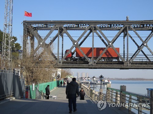 "북한경제, '고난의행군' 때와 유사한 충격받아…불확실성 커져"