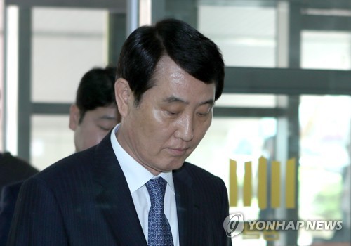'주가조작·뇌물공여' 성세환 BNK 전 회장 징역 2년 확정