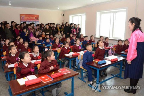 교육에 역점 둔 북한 "교사, 공장동원으로 교육사업 지장" 비판