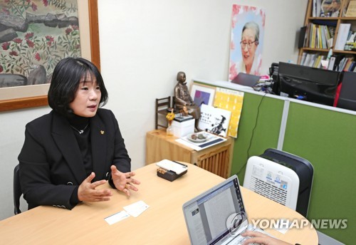 윤미향 "딸 유학자금은 '간첩조작사건' 남편 배상금"