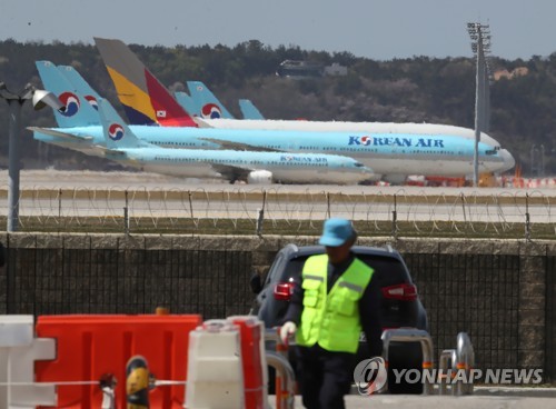 국토부, '고사 위기' 항공업계 위해 해외출장 티켓 선결제한다