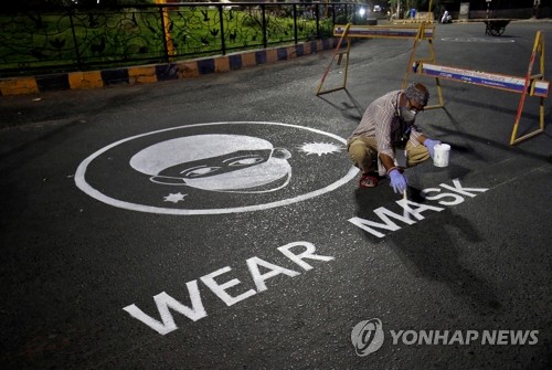 젊고 따뜻한 나라가 코로나 피해 적다?…"여러 요소 복합작용"