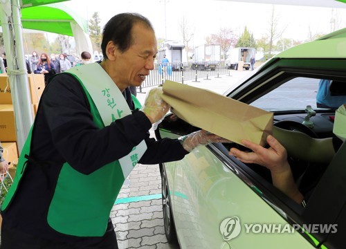 "눈치 안 보고 쓰겠습니다" 최문순 지사 재난지원금 소비 '펑펑'