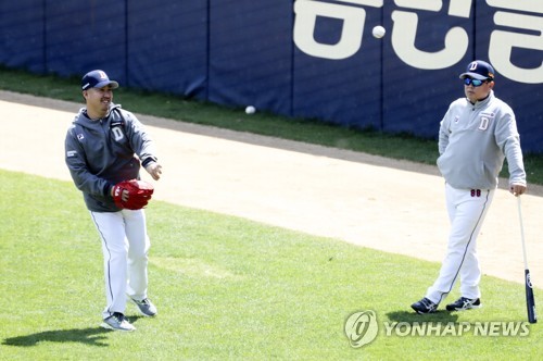 김태형 두산 감독 "최고 팬 서비스는 승리…김재환이 키"