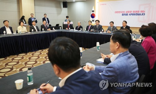 '합당 vs 제2교섭단체'…통합당 새 지도부, 미래한국당 어찌할까