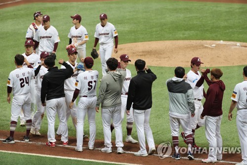 [프로야구 개막] ⑤ 전문가들 "두산·키움 양강…복병 롯데·KIA·삼성"