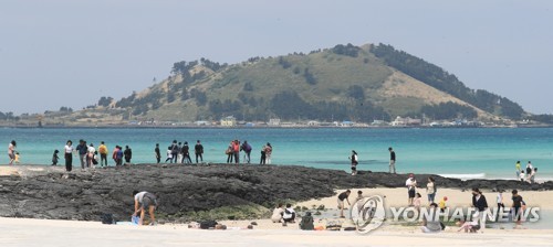 초여름 날씨 전국 해변·관광지 '들썩'…코로나19 해방감 만끽