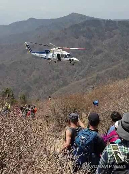 지리산 사고헬기, 낮게 떠 정지상태에서 구조작업 중 추락