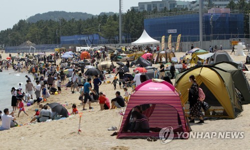 초여름 날씨 전국 해변·관광지 '들썩'…코로나19 해방감 만끽