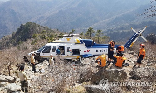 "부부 숨진 지리산 소방헬기 불시착, 아내 사망과 연관"