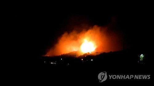 "몸이 휘청 '태풍급 강풍' 타고 확산…작년 산불 때도 이랬는데"