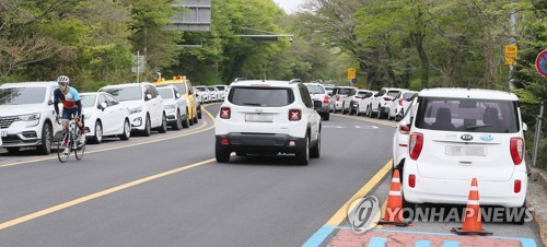 제주도 가는 곳마다 북적…"인파 절반은 마스크 안써"