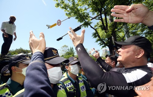 "금남로를 추모 공간으로" 5·18단체 극우 집회 대응