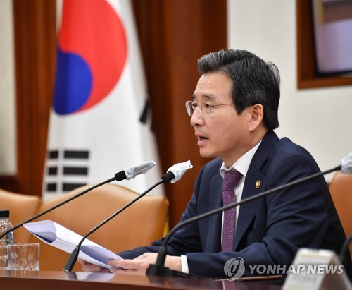 기재차관 "코로나 고용 충격 무섭고 특이…시간과 싸움"