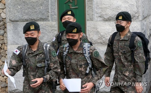 "보고 싶었어, 금방 갈게"…병사들 휴가통제 끝 '고향 앞으로'