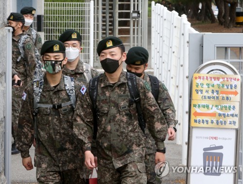 "보고 싶었어, 금방 갈게"…병사들 휴가통제 끝 '고향 앞으로'