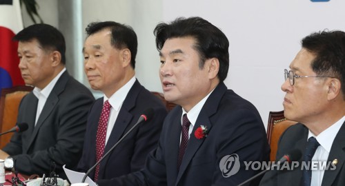 원유철 "'선거악법 폐지' 여야회담 제안…합당 관련 의견수렴"(종합)