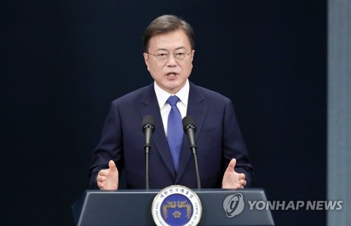 문대통령 "전 국민 고용보험 기초 놓겠다"…단계적 추진 공식화