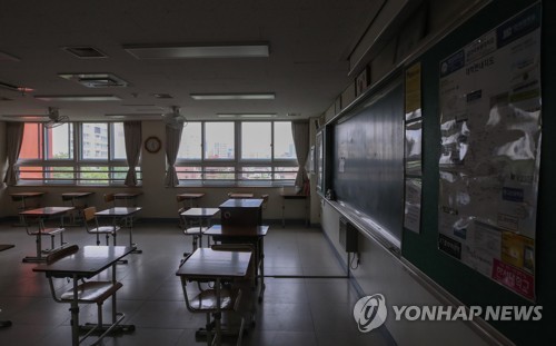 "학교서 감염 막자"…컨테이너 교실·2부제 수업 등장