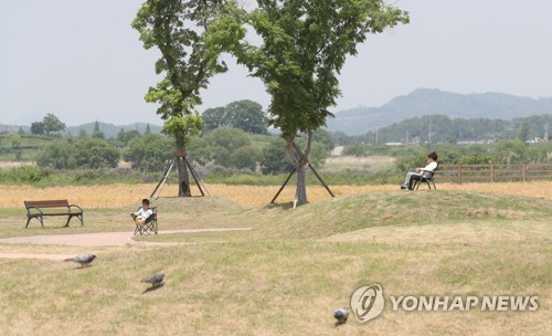 전국 맑고 미세먼지 '보통'…낮 최고 19∼27도