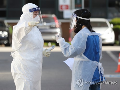 코로나19 무증상 전파에 방역당국 골머리…"해결책은 생활방역"