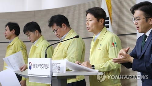 클럽 다녀온 교사 불안한데…"교직원 전체 검사는 불가능"