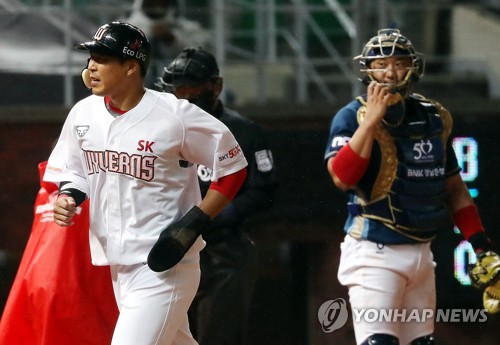 [고침] 체육(1위 NC, 최하위 SK에 연장 10회 혈투 끝 승리…)